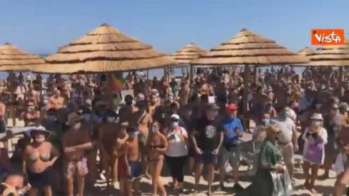 Salvini a Falconara a contestatore: "Fratello, mantieni tu tre clandestini"