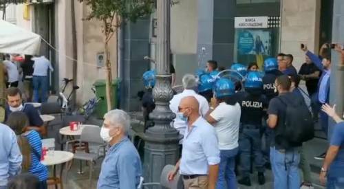 Contestatori anti-Lega a Cava de' Tirreni: violenza in piazza