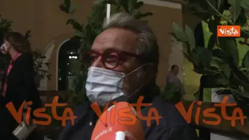 Migranti, Oliviero Toscani: “Nave di Banksy? Vorrei avere i soldi per finanziarne una anche io”