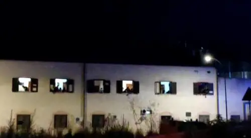 Tenta la fuga: migrante muore investito da un'auto