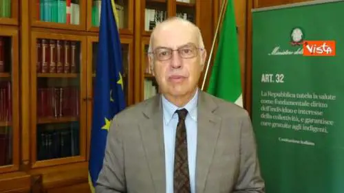 Covid, Rezza (Iss): "Casi in aumento, focolai causati da rientri da aree turistiche"