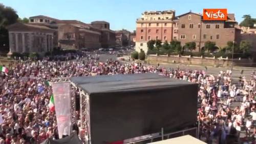 No Mask, la manifestazione a Roma senza distanziamento e mascherine