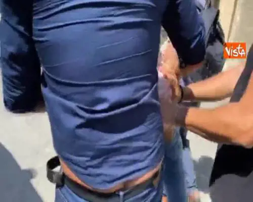 Salvini aggredito a Pontassieve, le immagini inedite