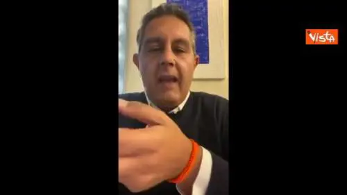  Coronavirus, Toti: “Non ammonticchiatevi fuori dalle scuole, altrimenti è inutile” 