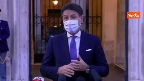 Conte: "Mascherine sempre a meno non si sia isolati"