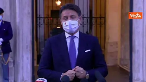 Coronavirus, Conte: "Stare attenti anche in famiglia"