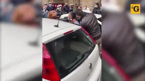 Arrestata perché non indossa la mascherina