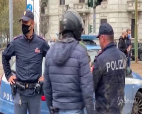 Milano, rapina in una banca: la polizia blinda la zona