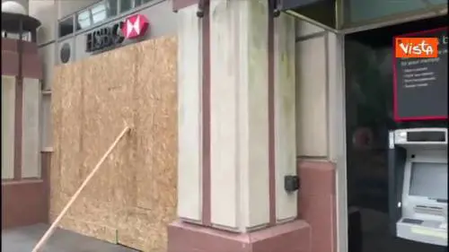 Usa 2020, negozi barricati e assi di legno sulle vetrine, c'è paura per le proteste post voto