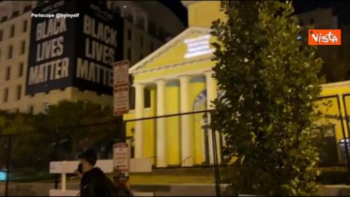 Il corteo Black Lives matter nella notte elettorale a Washington