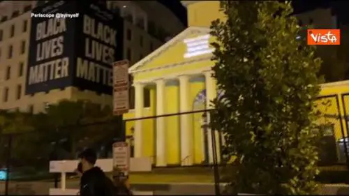 Il corteo Black Lives matter nella notte elettorale a Washington