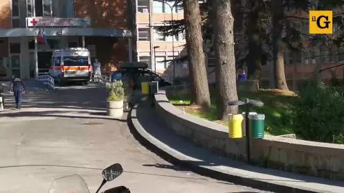 File al Cotugno di Napoli, il responsabile del pronto soccorso: "Problemi con i posti letto"