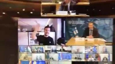 Il giornalista buca le difese della videoconferenza: ministri beffati
