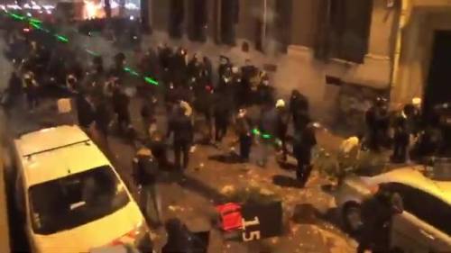 Cariche della polizia e lacrimogeni