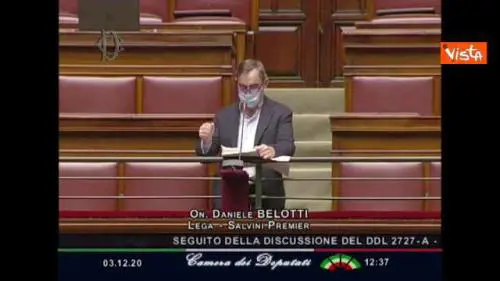Belotti (Lega): "Chiudere le città e aprire ai migranti? È una Boldrinata". Bagarre in Aula