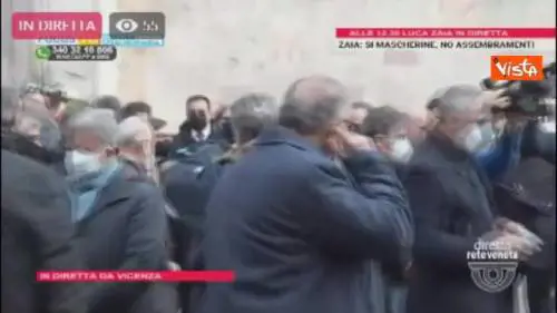 Funerali Paolo Rossi, l'applauso al feretro all'uscita dalla cattedrale