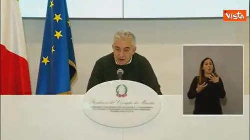 Lapsus di Arcuri sulla vaccinazione: “Inizierà a metà febbraio”, poi si corregge, “metà gennaio”
