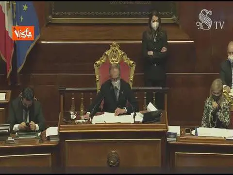 Spostamenti di Natale, urla e fischi in Senato al momento del voto sulla mozione