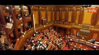 Dl Migranti, contestazione della Lega al Senato con striscioni e fischi