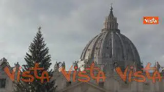 Molti fedeli a Piazza San Pietro per l'Angelus dell'ultima domenica di avvento