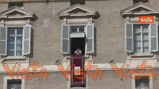 Covid, Papa Francesco: "Invece di lamentarci delle restrizioni, aiutiamo gli altri"