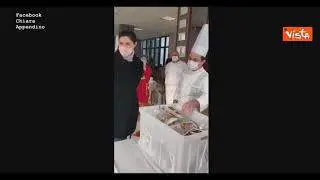 L'istituto alberghiero di Torino che prepara biscotti da donare a chi ha più bisogno