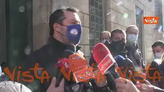 Salvini: “Governo con Gesù bambino sarebbe più salutare di Conte”