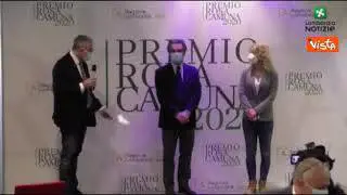 Covid Lombardia, Fontana consegna premio 'Rosa Camuna' a dottoresse Malara e Ricevuti