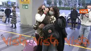 L’arrivo dei passeggeri del primo volo di ritorni da Uk dopo il blocco