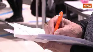 Tamponi per i passeggeri atterrati dal primo volo di ritorni da Londra dopo il blocco