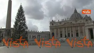 Piazza San Pietro deserta durante Urbi et Orbi di Natale, celebrata al chiuso al palazzo apostolico