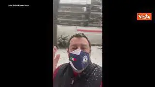 Salvini sotto la neve a Milano: “Vado a donare sangue all’AVIS, spero nessuno polemizzi”