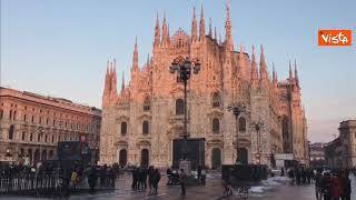 Piazza del Duomo a Milano imbiancata l’ultimo giorno dell’anno
