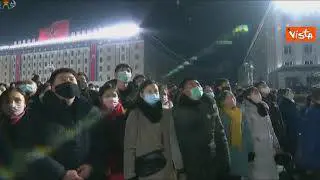 Folla in piazza e show a Pyongyang (Corea del Nord) per festeggiare il 2021