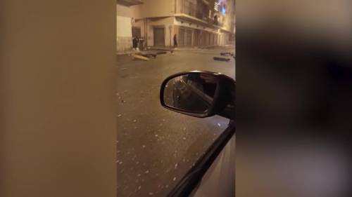 Capodanno a Taranto: bimbo impugna una pistola e altri lanciano il frigo dal balcone