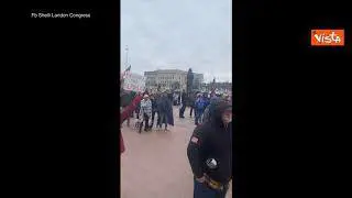 Usa 2020, tensione a Washington, sostenitori Trump assediano congresso