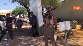 Lo "sciamano" Jake Angeli ringrazia Trump