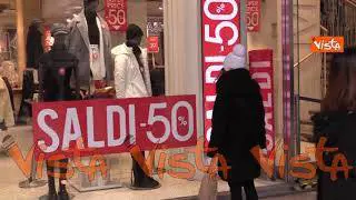 Partono i saldi a Milano: tanti a caccia all’occasione