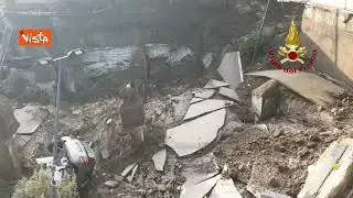 Voragine nel parcheggio Ospedale del Mare di Napoli, diverse auto in sosta precipitate. Le immagini