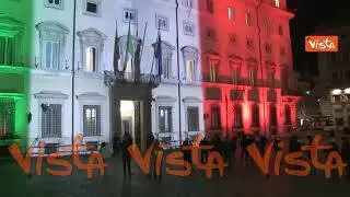 Crisi di governo, l’attesa dei giornalisti fuori da Palazzo Chigi durante il Cdm