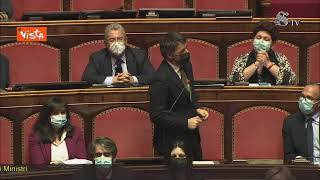 Renzi a Conte: "Idee e non poltrone, Paese non merita mercato indecoroso"
