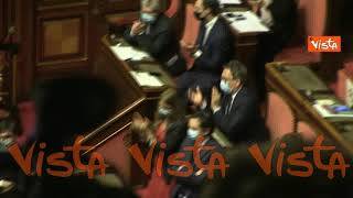Conte: "Poltrone? Importa starci con disciplina e onore". Ma dimentica di porre questione fiducia