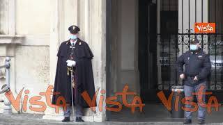 Governo convoca vertice di maggioranza. L’attesa dei giornalisti a Palazzo Chigi
