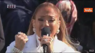 Jlo canta a inaugurazione presidenza Biden e urla in spagnolo: "Libertà e giustizia per tutti"