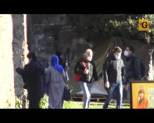 La tendopoli dei pusher nel cuore di Roma: "Qui spacciano h24"