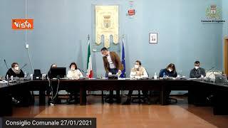 Saluto romano durante il voto al consiglio comunale di Cogoleto