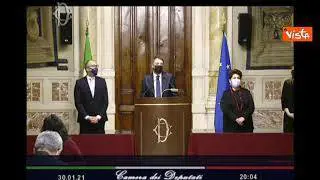 Crisi, Renzi: "Serve vaccinazione di massa, non primule"