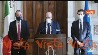 Governo, Crimi: "Mantenere reddito cittadinanza, Draghi sensibile al tema"