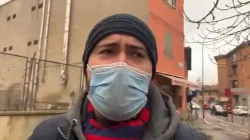 Militanti di FdI aggrediti a Bologna: "Il tricolore dovete onorarlo"