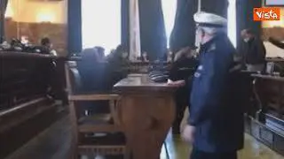 Urla in consiglio comunale a Messina, una M5S alla ex del Movimento “Non servi a niente”